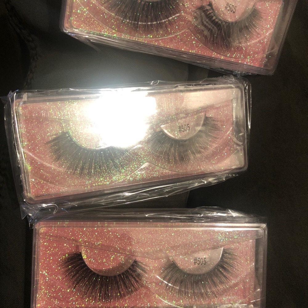 False lashes - Picture 3 of 3